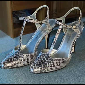 Enzo Angolini Tstrap Silver Leather Pump. Womens 6.5